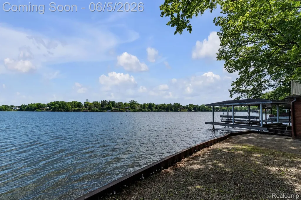 47435 N Shore Drive Van Buren Charter Township MI 48111