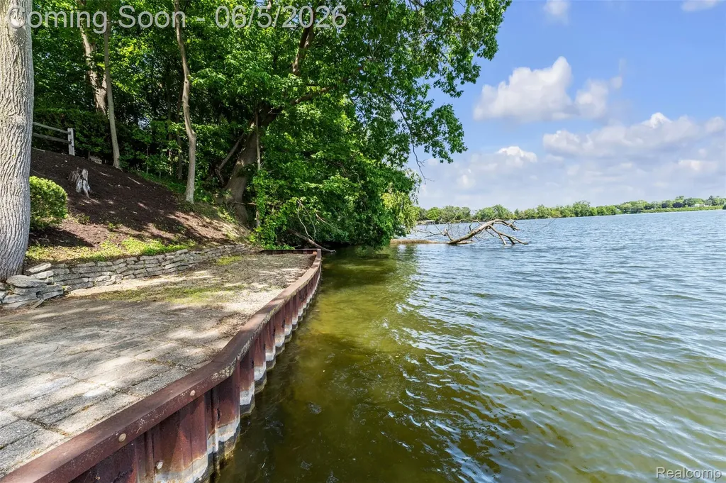 47435 N Shore Drive Van Buren Charter Township MI 48111