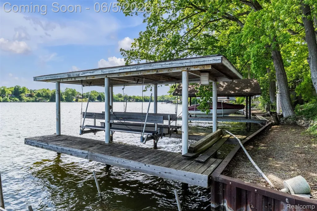 47435 N Shore Drive Van Buren Charter Township MI 48111