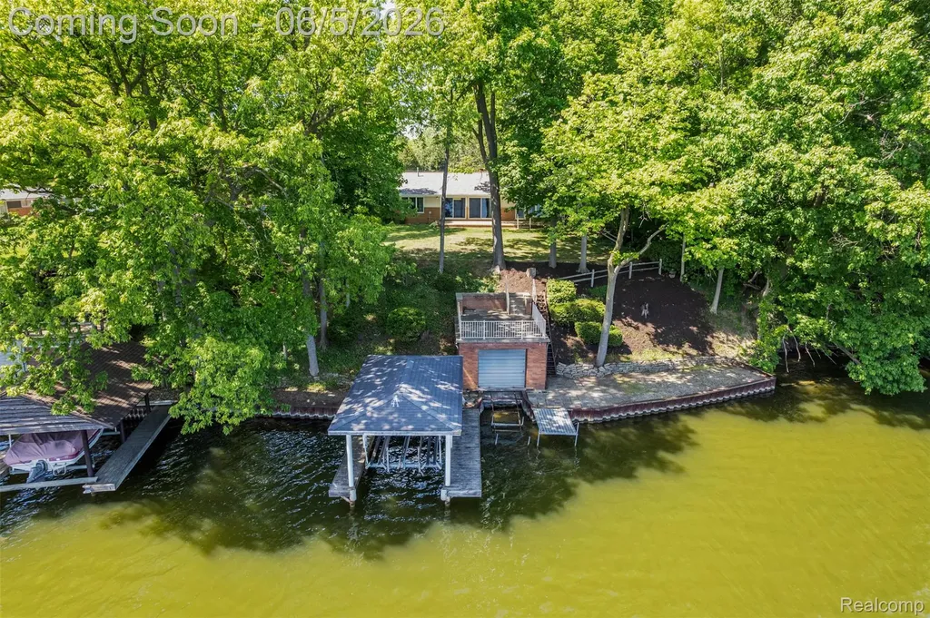 47435 N Shore Drive Van Buren Charter Township MI 48111