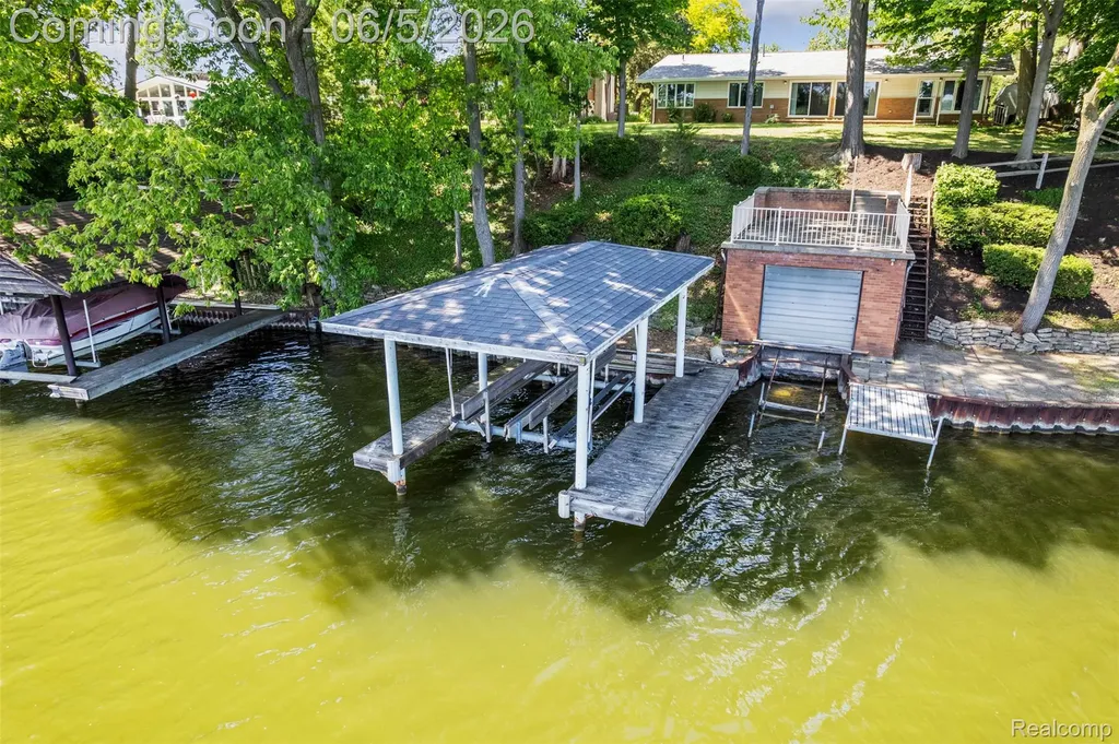 47435 N Shore Drive Van Buren Charter Township MI 48111