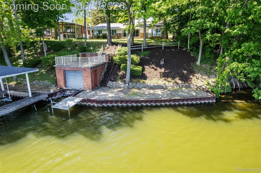 47435 N Shore Drive Van Buren Charter Township MI 48111
