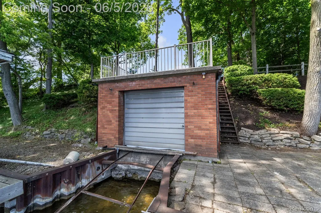 47435 N Shore Drive Van Buren Charter Township MI 48111