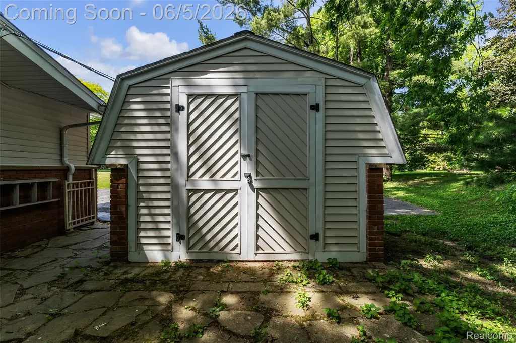 47435 N Shore Drive Van Buren Charter Township MI 48111