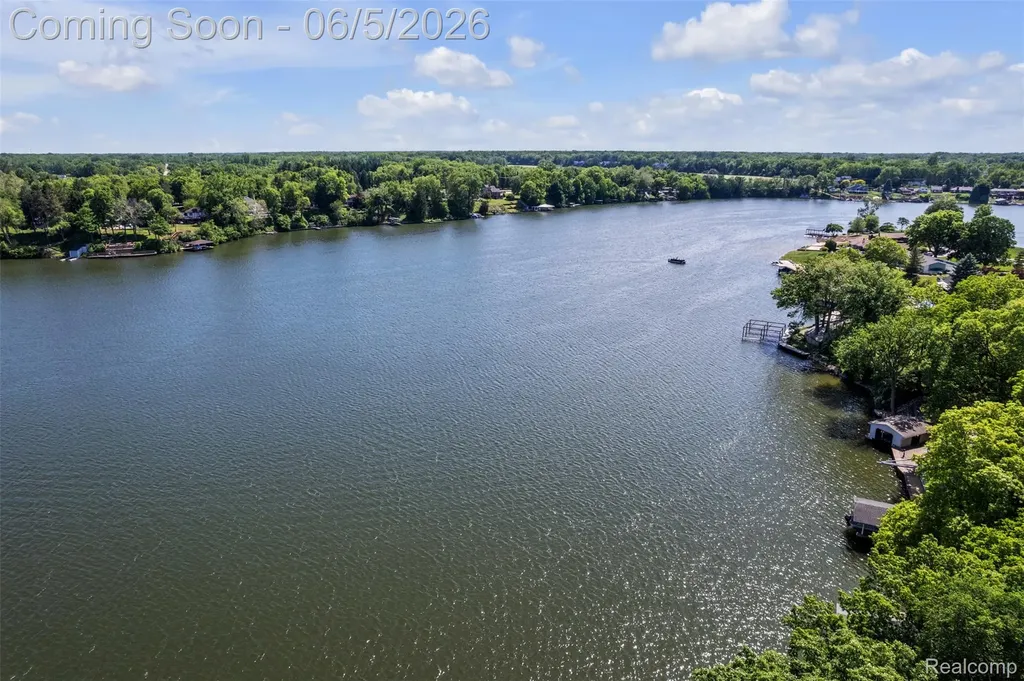 47435 N Shore Drive Van Buren Charter Township MI 48111