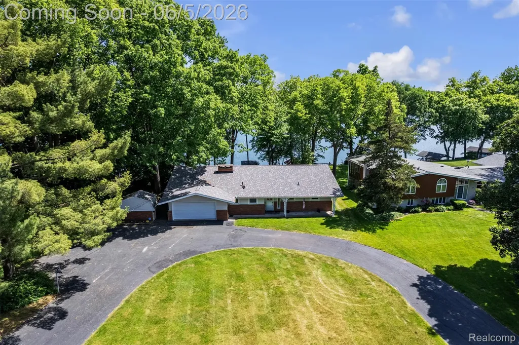 47435 N Shore Drive Van Buren Charter Township MI 48111