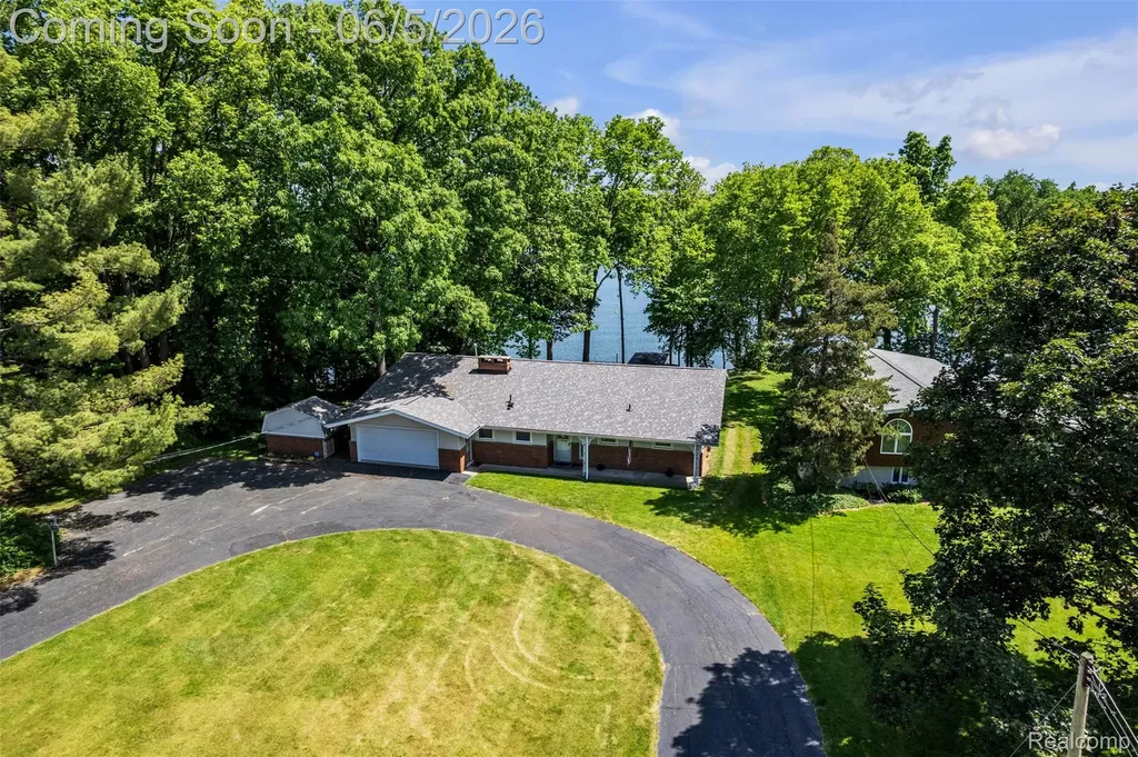 47435 N Shore Drive Van Buren Charter Township MI 48111