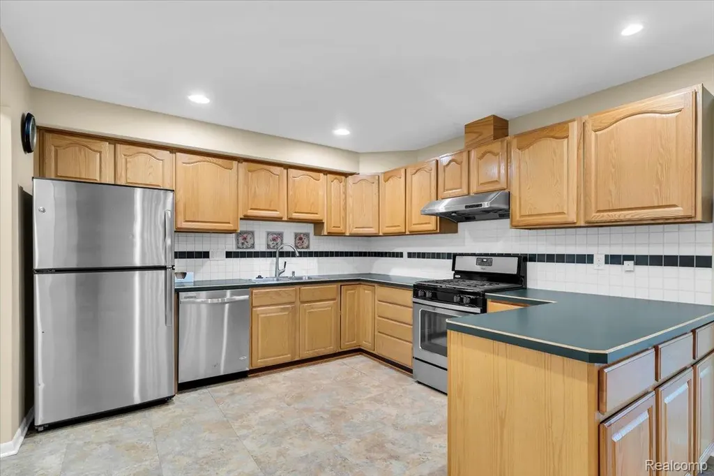 778 Troywood Drive Troy City MI 48083