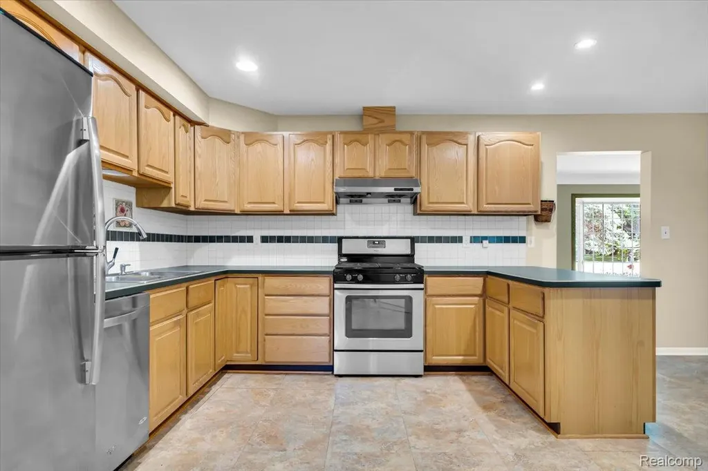 778 Troywood Drive Troy City MI 48083
