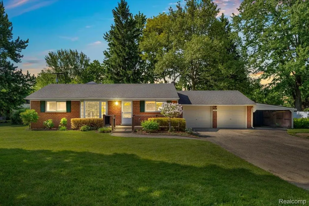 778 Troywood Drive Troy City MI 48083