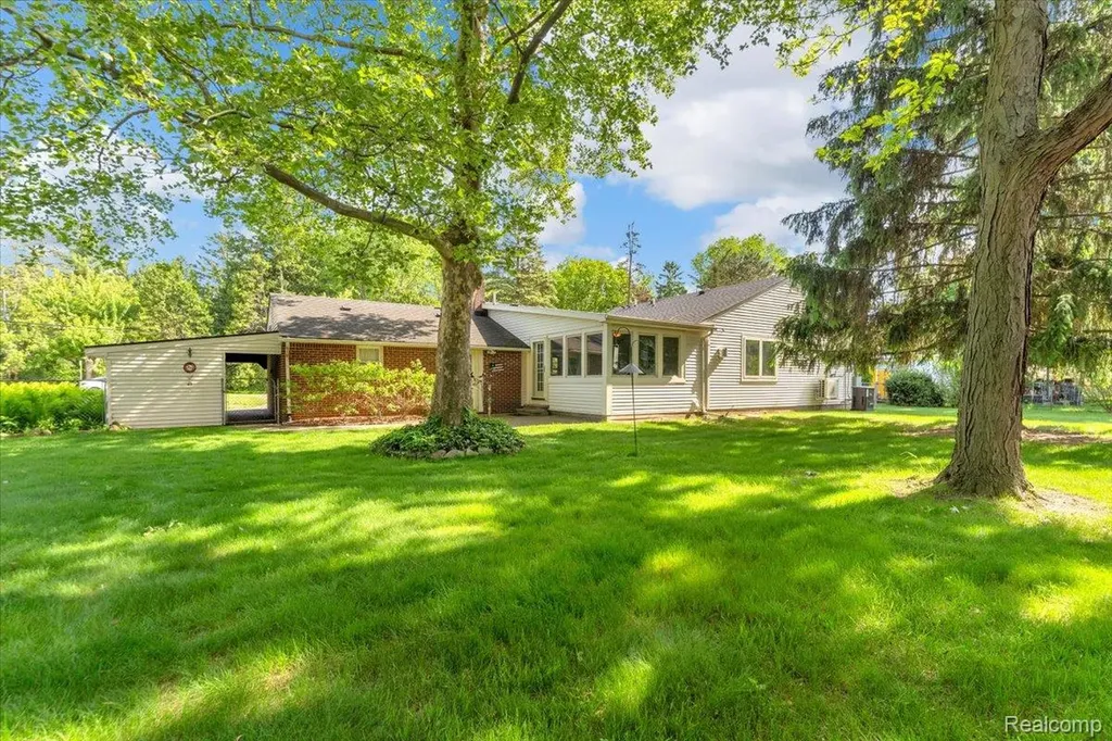 778 Troywood Drive Troy City MI 48083