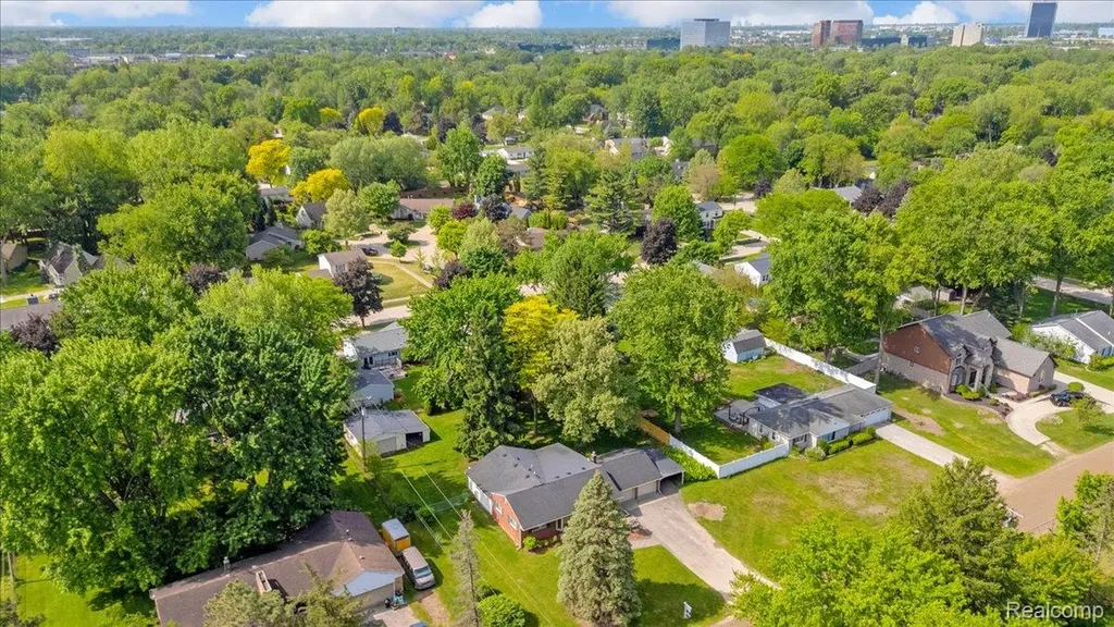 778 Troywood Drive Troy City MI 48083