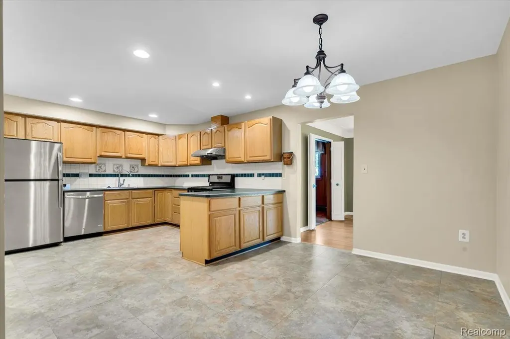 778 Troywood Drive Troy City MI 48083