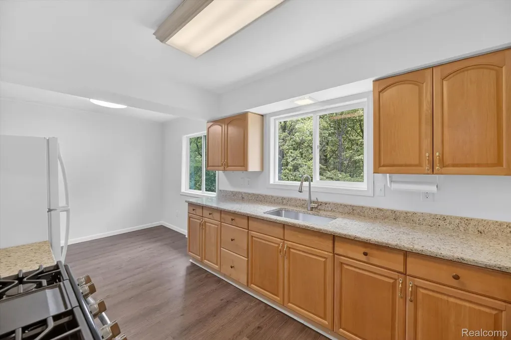 1976 Kathy Drive Hamburg Township MI 48189