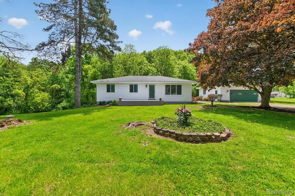 1976 Kathy Drive Hamburg Township MI 48189