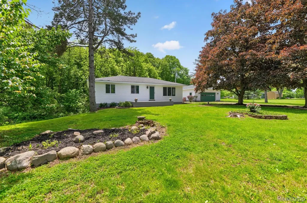 1976 Kathy Drive Hamburg Township MI 48189