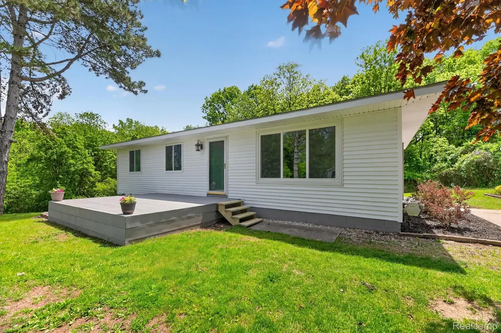 1976 Kathy Drive Hamburg Township MI 48189