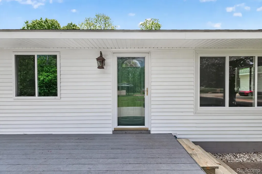 1976 Kathy Drive Hamburg Township MI 48189