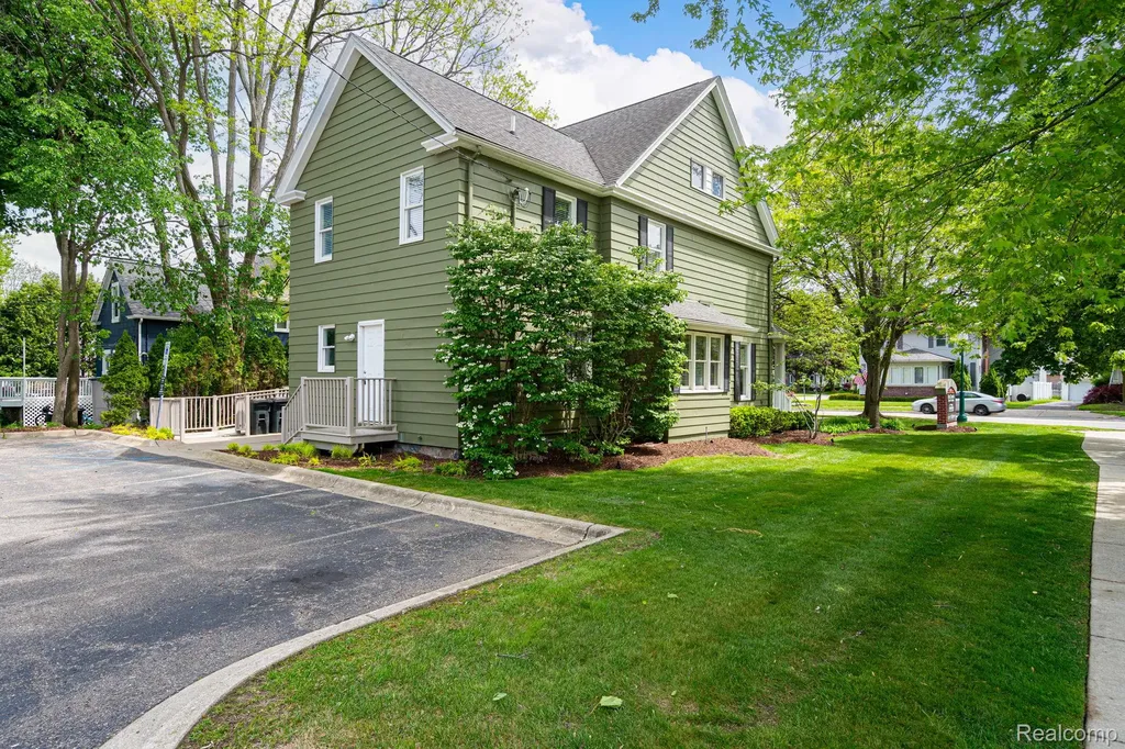 640 W University Drive Rochester City MI 48307