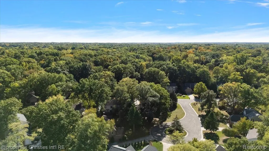 6835 High Ridge Road West Bloomfield Charter Township MI 48324