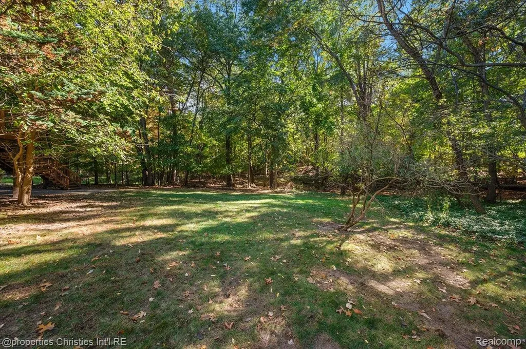 6835 High Ridge Road West Bloomfield Charter Township MI 48324