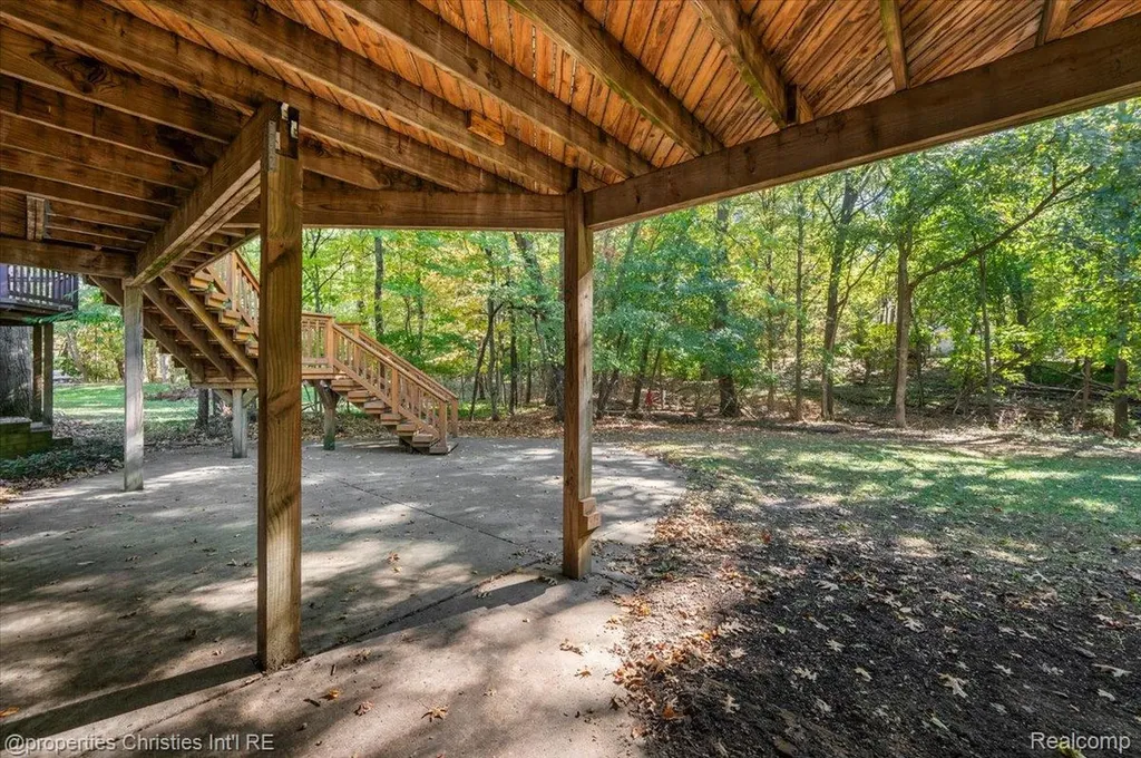 6835 High Ridge Road West Bloomfield Charter Township MI 48324