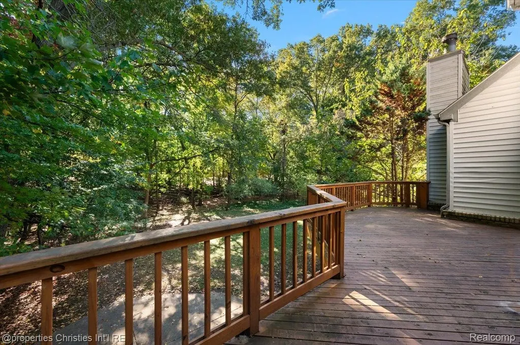 6835 High Ridge Road West Bloomfield Charter Township MI 48324
