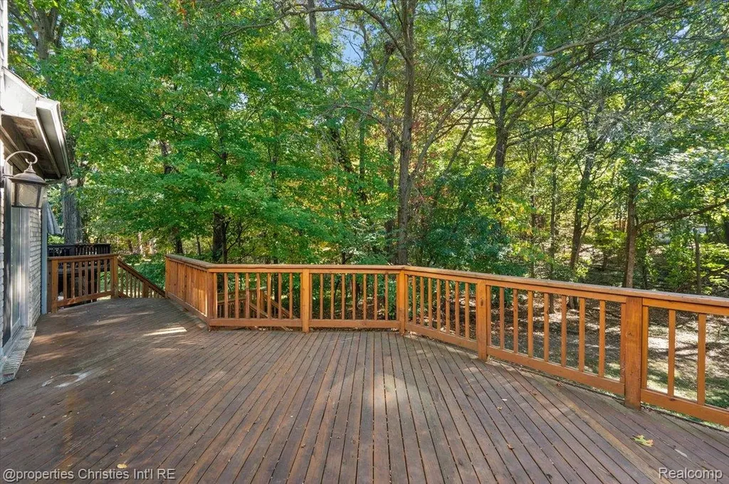 6835 High Ridge Road West Bloomfield Charter Township MI 48324