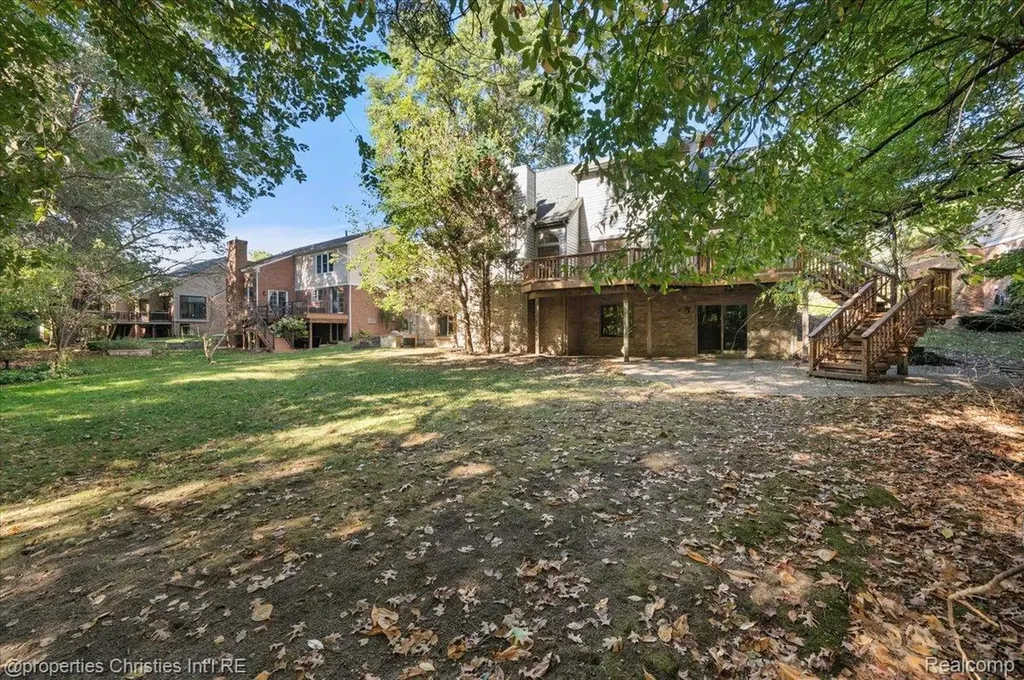 6835 High Ridge Road West Bloomfield Charter Township MI 48324