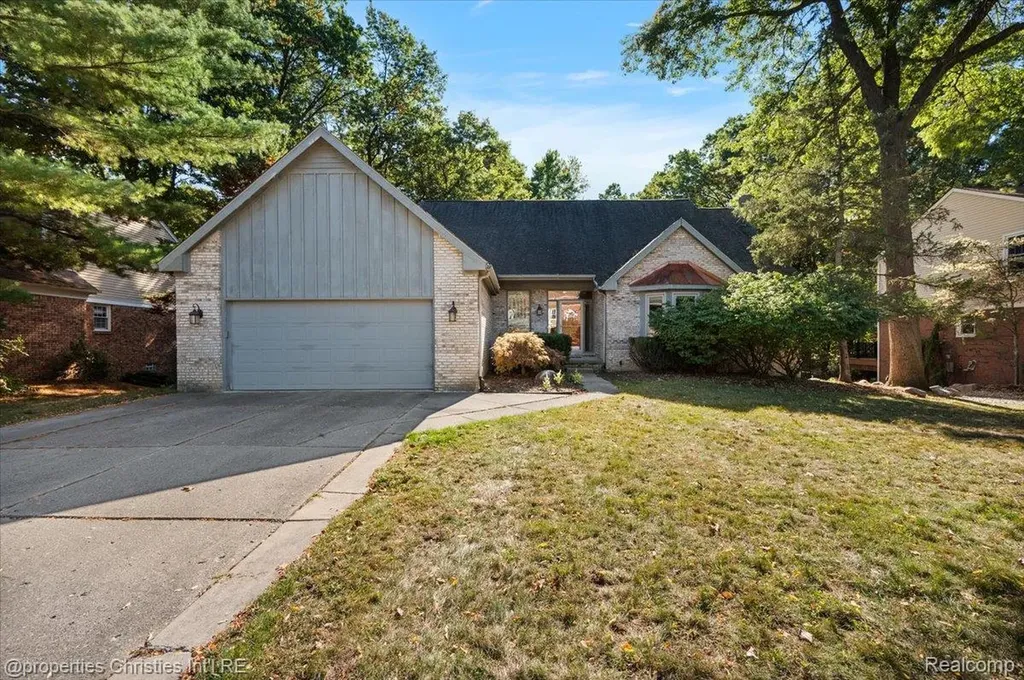 6835 High Ridge Road West Bloomfield Charter Township MI 48324