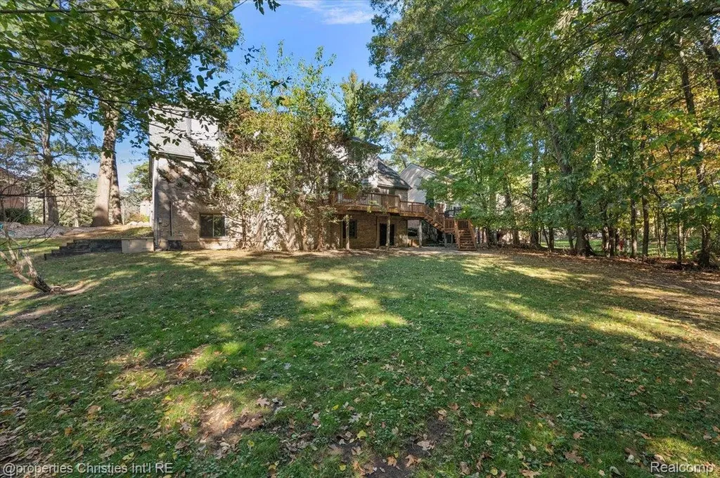 6835 High Ridge Road West Bloomfield Charter Township MI 48324