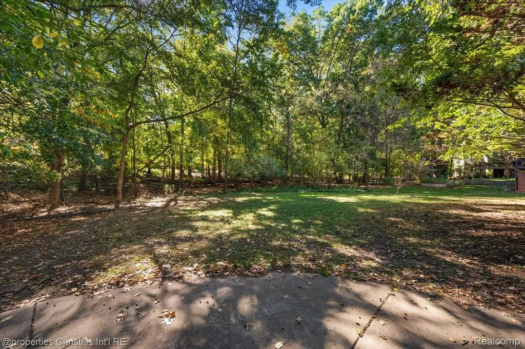 6835 High Ridge Road West Bloomfield Charter Township MI 48324