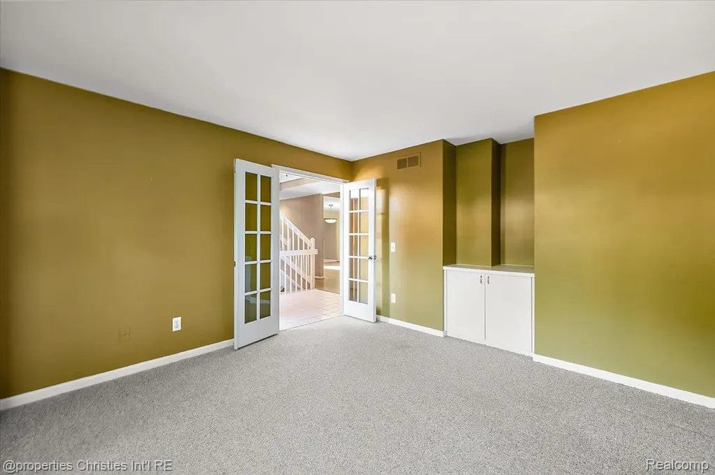 6835 High Ridge Road West Bloomfield Charter Township MI 48324
