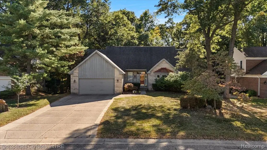 6835 High Ridge Road West Bloomfield Charter Township MI 48324