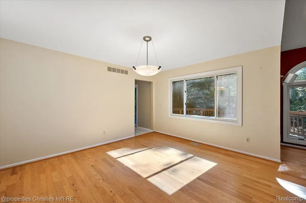 6835 High Ridge Road West Bloomfield Charter Township MI 48324