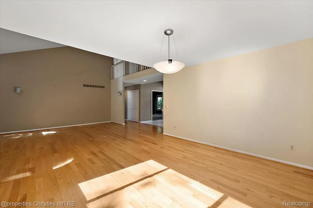 6835 High Ridge Road West Bloomfield Charter Township MI 48324