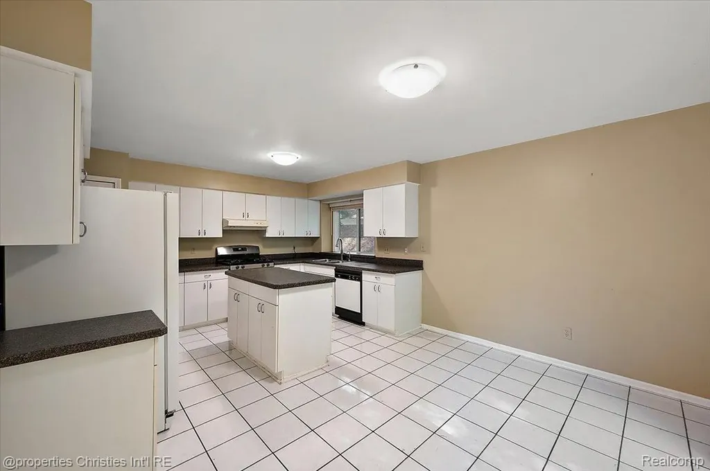 6835 High Ridge Road West Bloomfield Charter Township MI 48324