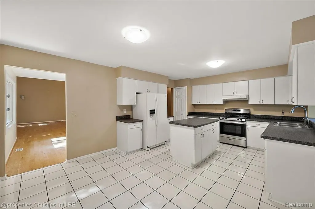 6835 High Ridge Road West Bloomfield Charter Township MI 48324