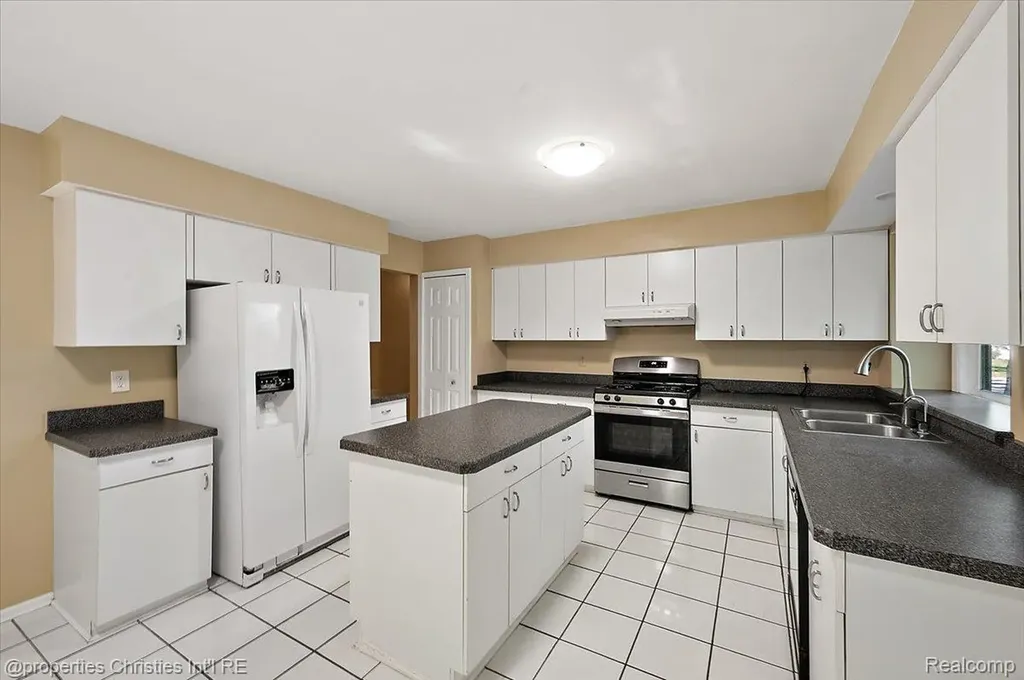 6835 High Ridge Road West Bloomfield Charter Township MI 48324