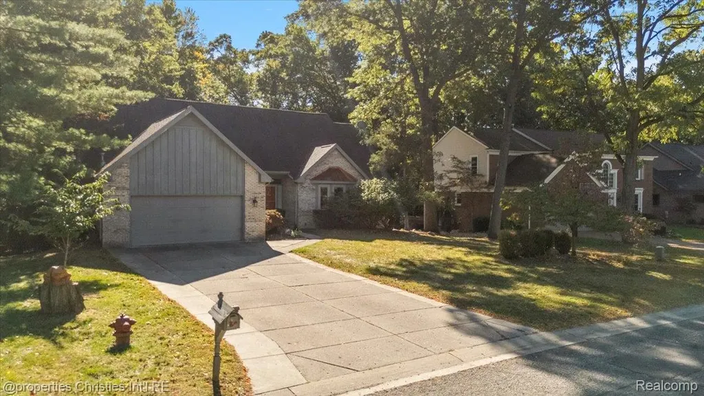 6835 High Ridge Road West Bloomfield Charter Township MI 48324