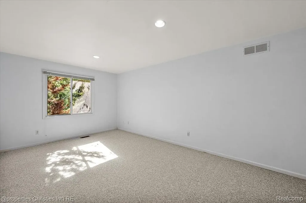 6835 High Ridge Road West Bloomfield Charter Township MI 48324