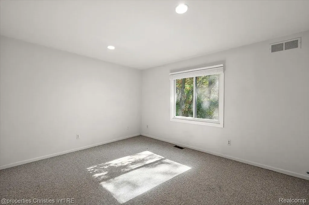 6835 High Ridge Road West Bloomfield Charter Township MI 48324