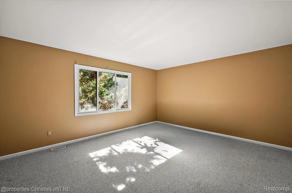 6835 High Ridge Road West Bloomfield Charter Township MI 48324