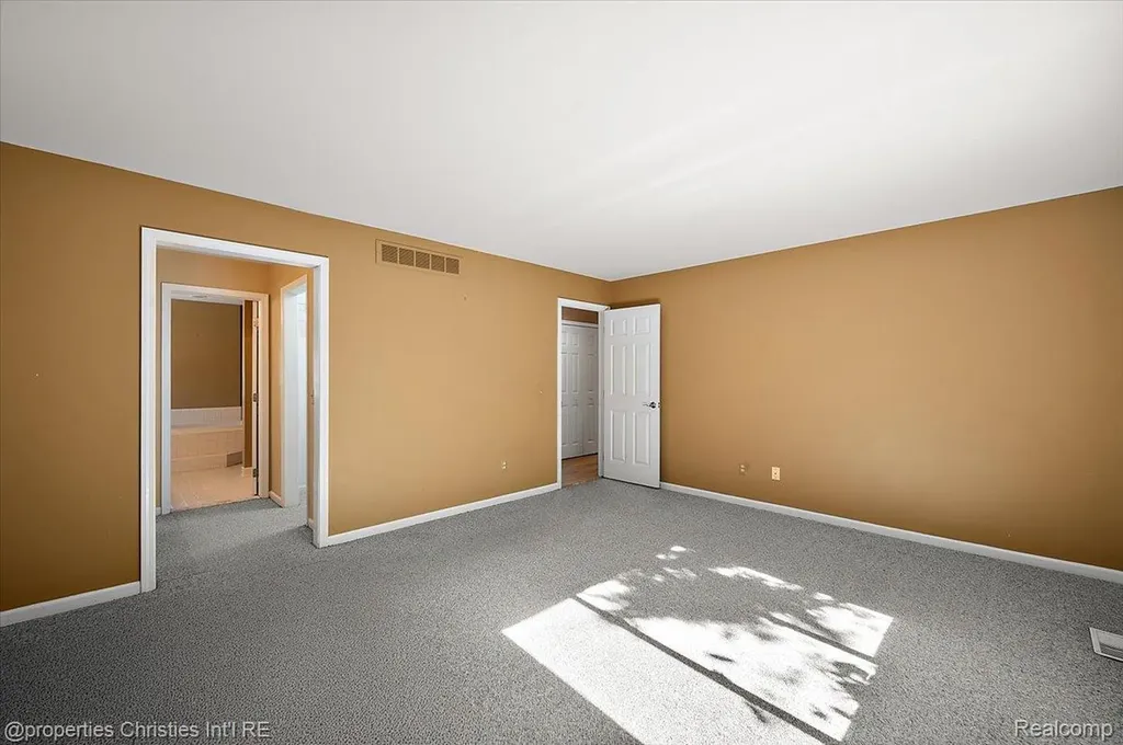 6835 High Ridge Road West Bloomfield Charter Township MI 48324