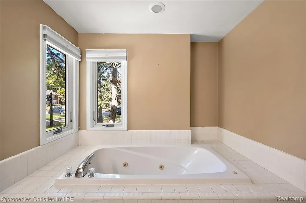 6835 High Ridge Road West Bloomfield Charter Township MI 48324