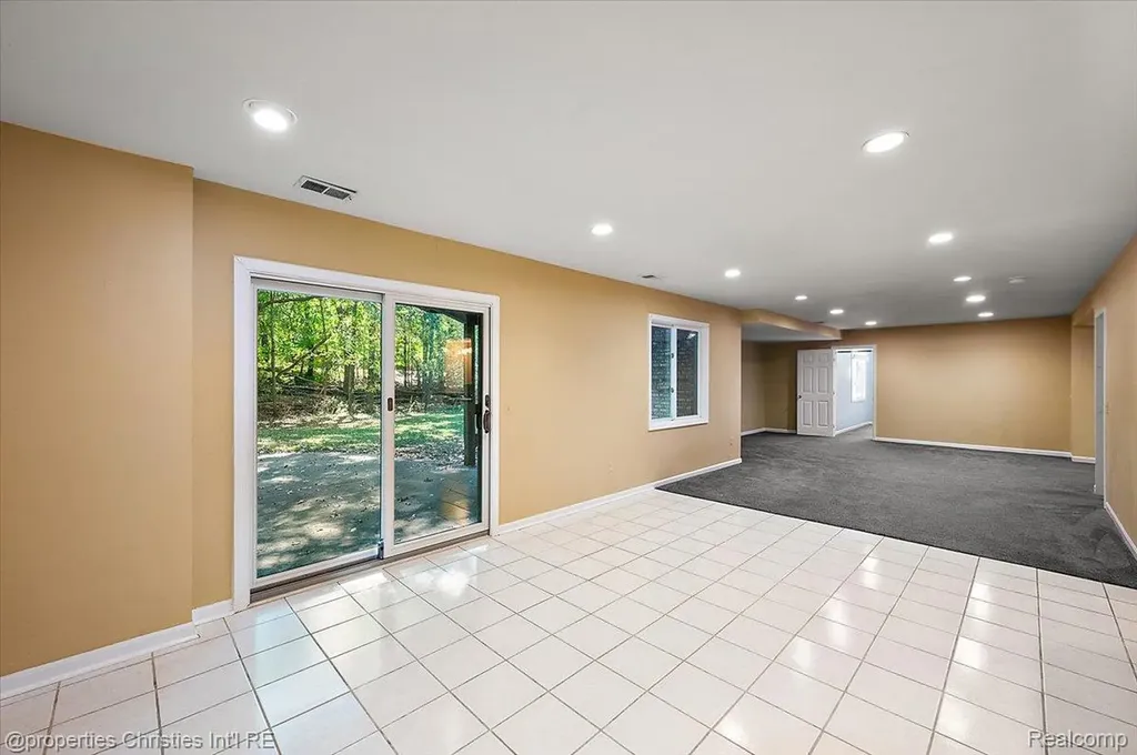 6835 High Ridge Road West Bloomfield Charter Township MI 48324
