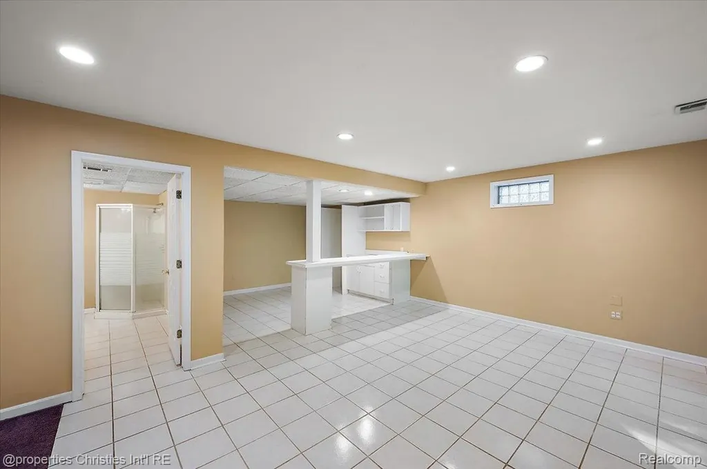 6835 High Ridge Road West Bloomfield Charter Township MI 48324