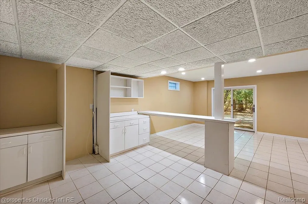 6835 High Ridge Road West Bloomfield Charter Township MI 48324