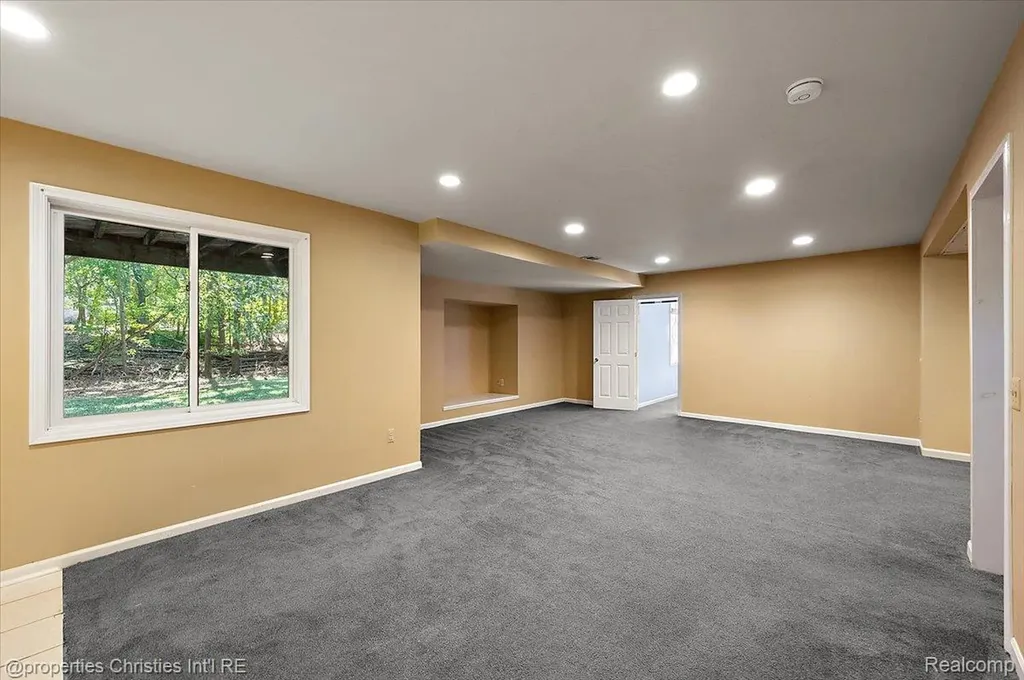 6835 High Ridge Road West Bloomfield Charter Township MI 48324