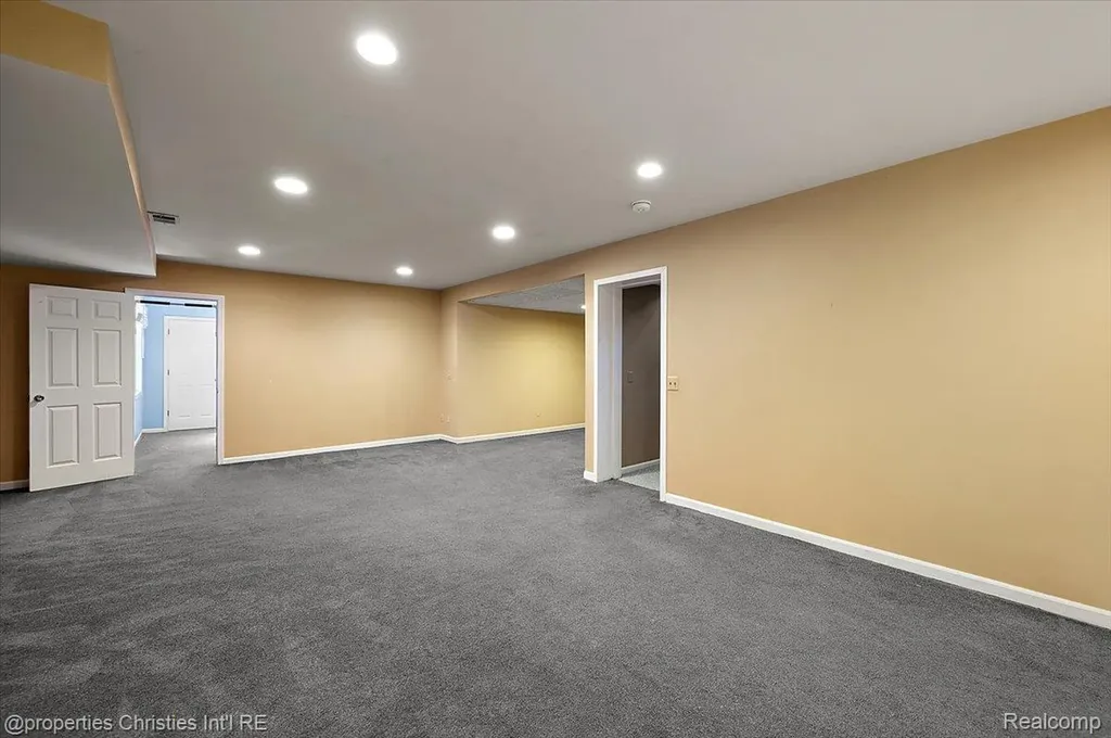 6835 High Ridge Road West Bloomfield Charter Township MI 48324